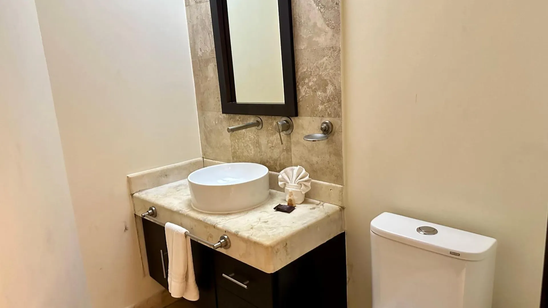 El Faro 103 Surf Ground Floor 2 Bedroom Apt Pool View Playa del Carmen Mexico