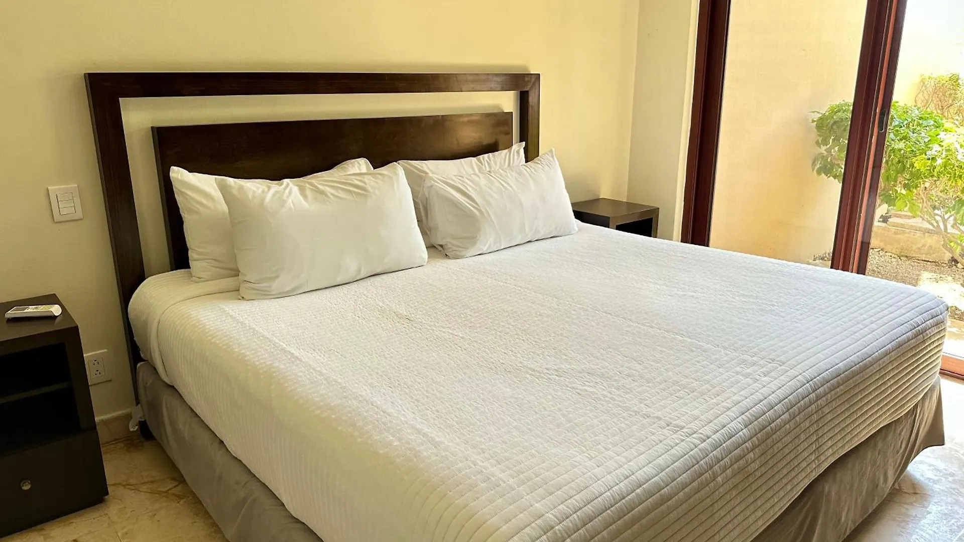 El Faro 103 Surf Ground Floor 2 Bedroom Apt Pool View Playa del Carmen Mexico