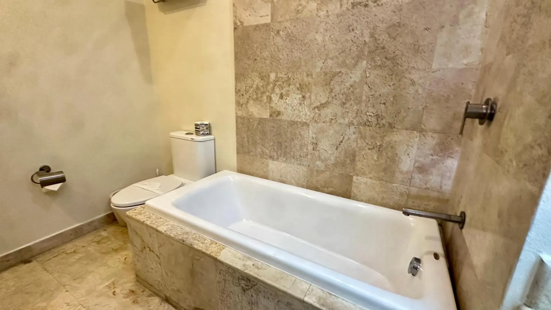 El Faro 103 Surf Ground Floor 2 Bedroom Apt Pool View Playa del Carmen