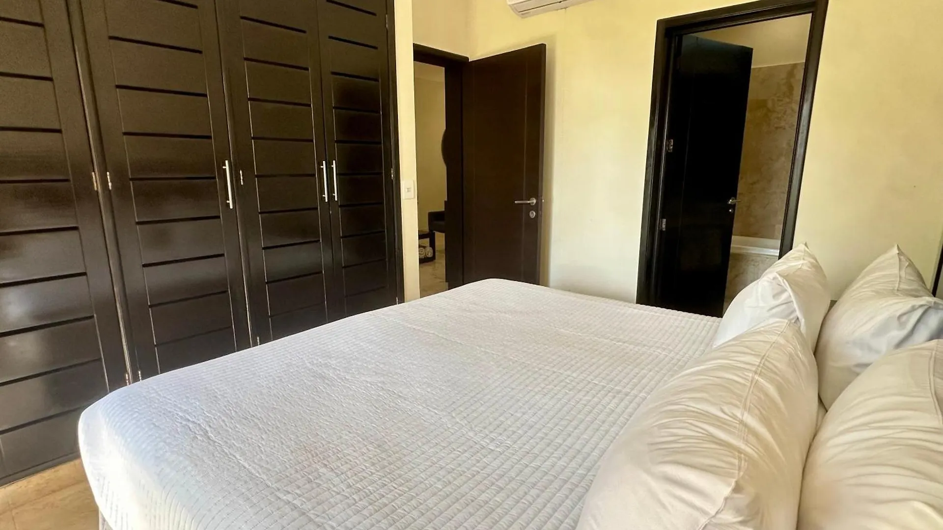 El Faro 103 Surf Ground Floor 2 Bedroom Apt Pool View Playa del Carmen